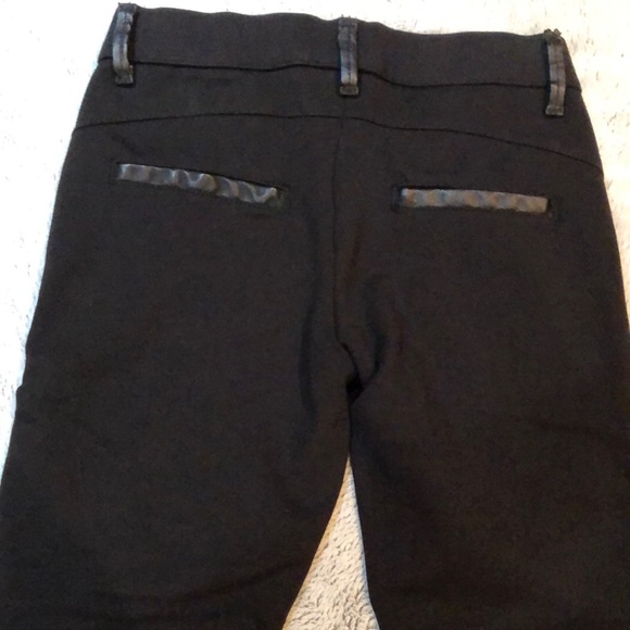 Leggings and sports bra - Picture 4 of 8